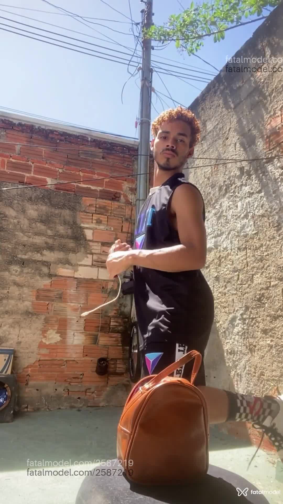 Acompanhante homem com cabelo grisalho de olhos castanhos em Goiânia - Mek Lovers
