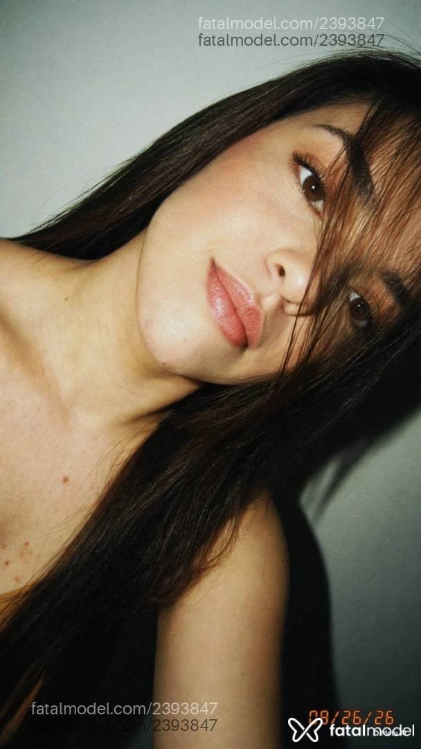 Acompanhante mulher morena (o) de olhos mel - Cristal Hellen