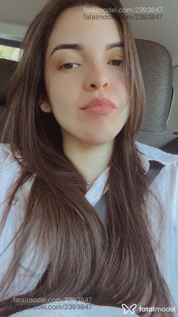 Acompanhante mulher morena (o) de olhos mel - Cristal Hellen