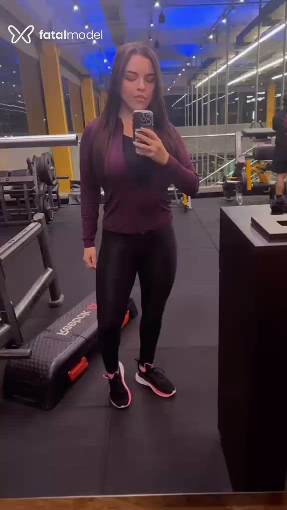 Acompanhante mulher morena (o) de olhos mel em Santo André Acompanhante mulher morena (o) de olhos mel em Santo André - Cristal Hellen