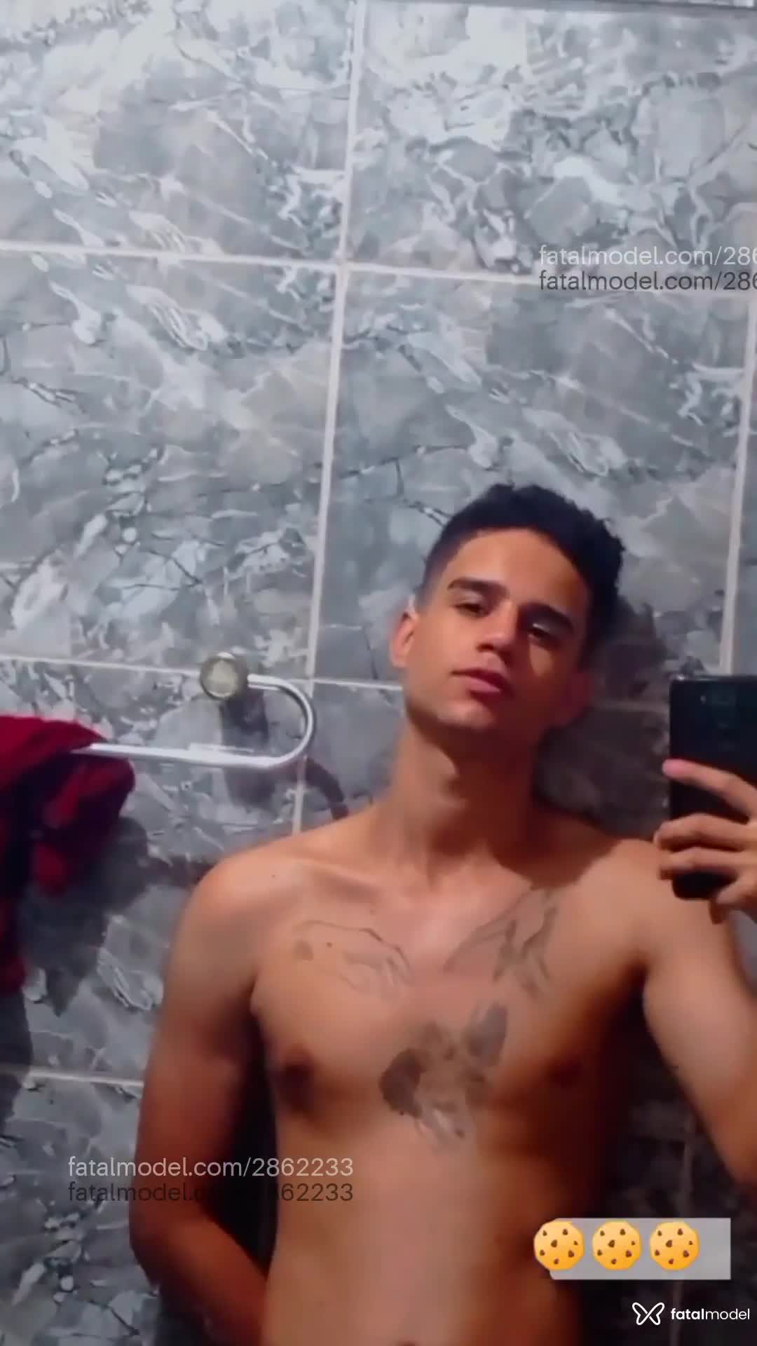Acompanhante homem com cabelo castanho de olhos castanhos - Henrique