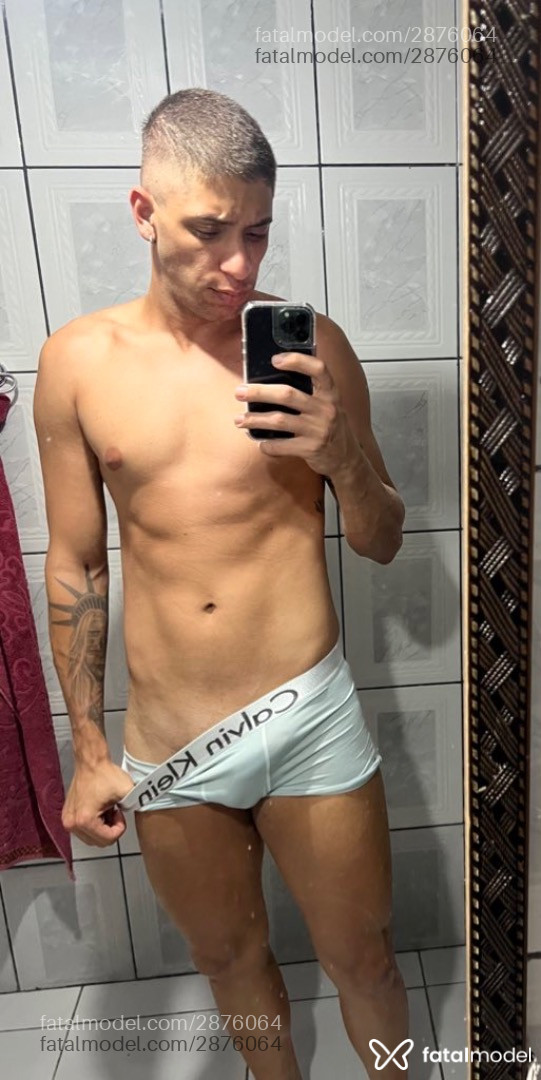Acompanhante homem com cabelo castanho de olhos castanhos em São Paulo Acompanhante homem com cabelo castanho de olhos castanhos em São Paulo - Pedro