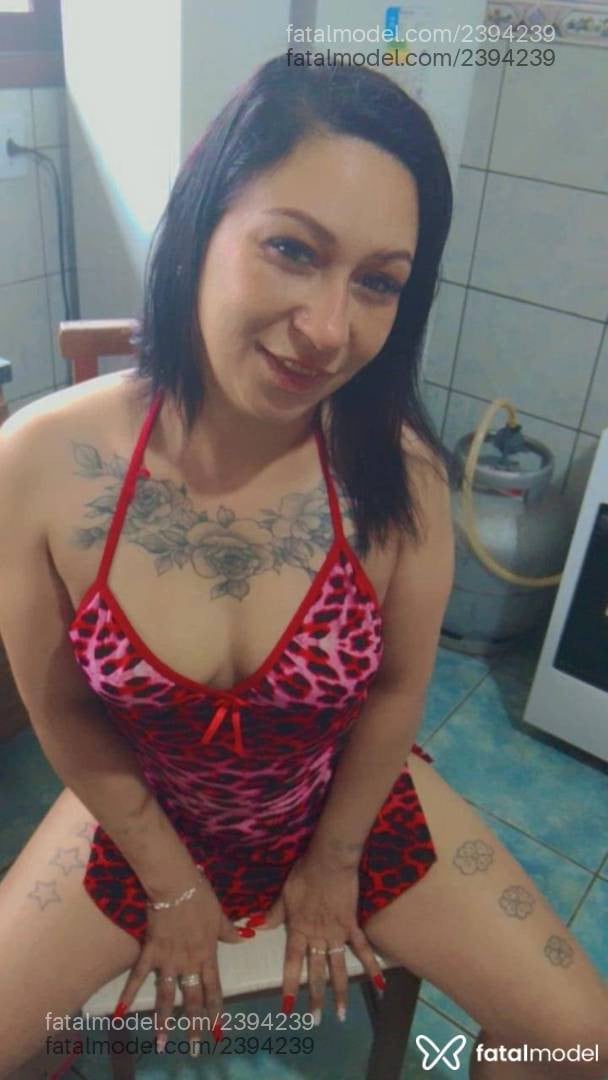Acompanhante mulher ruiva (o) de olhos castanhos - Mônica