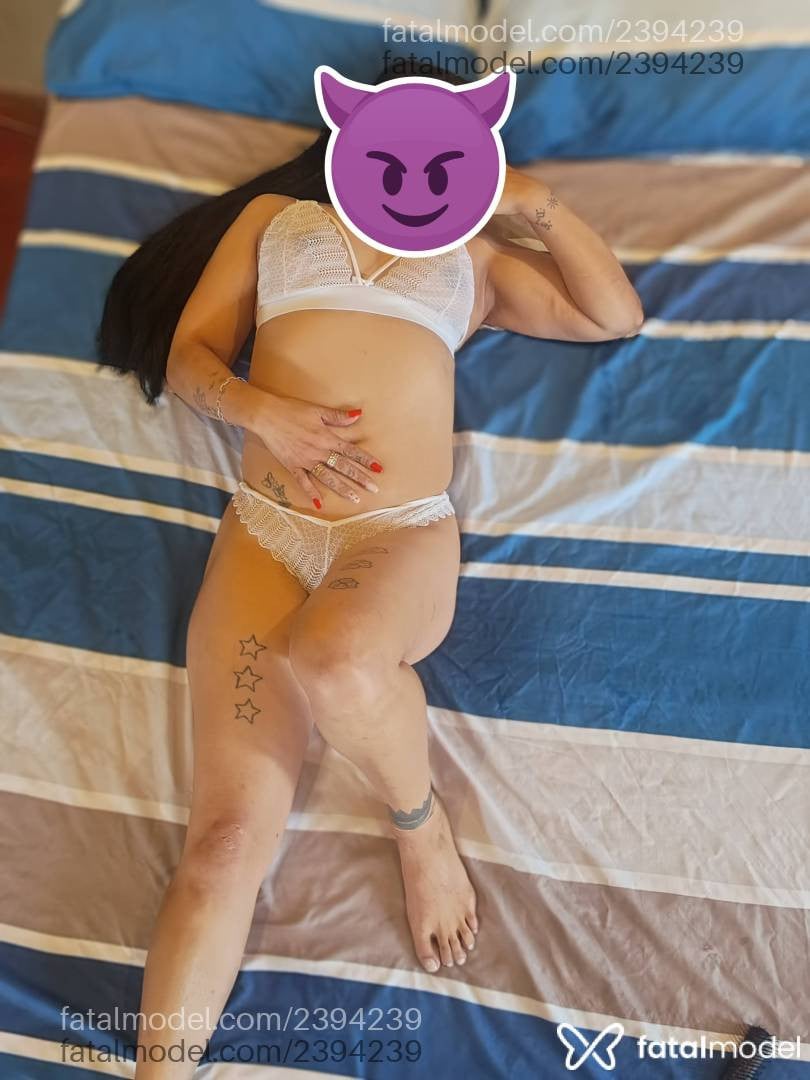 Acompanhante mulher ruiva (o) de olhos castanhos - Mônica