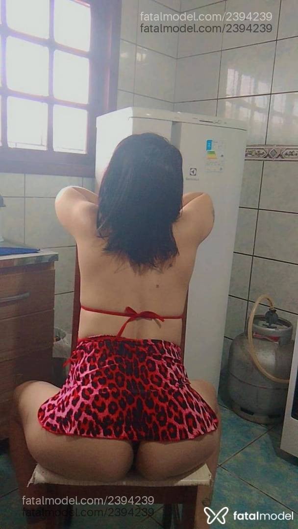 Acompanhante mulher ruiva (o) de olhos castanhos - Mônica