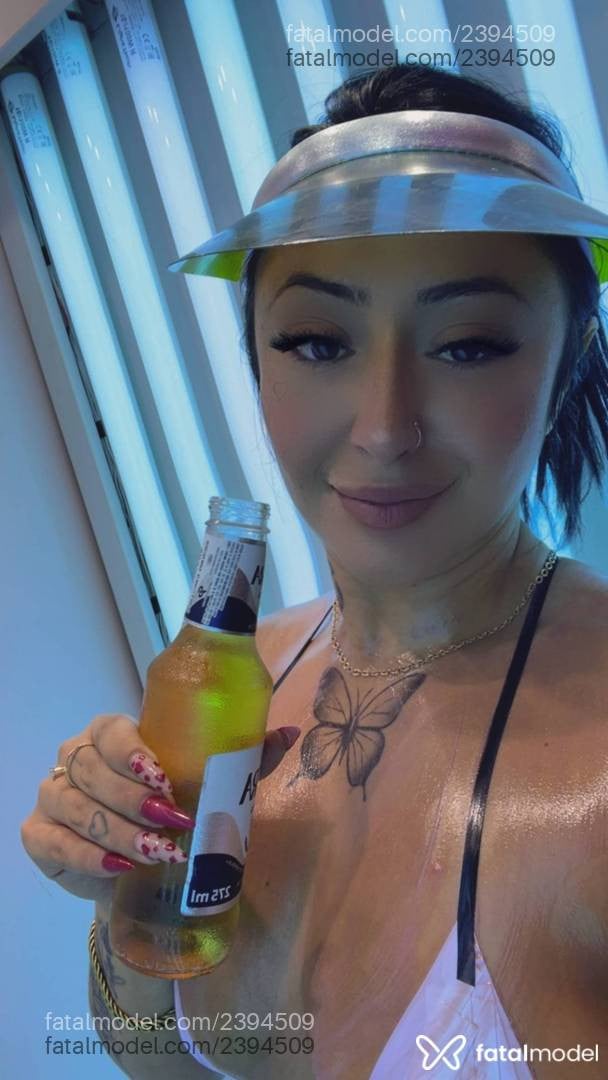 Acompanhante mulher morena (o) de olhos castanhos - Larissa