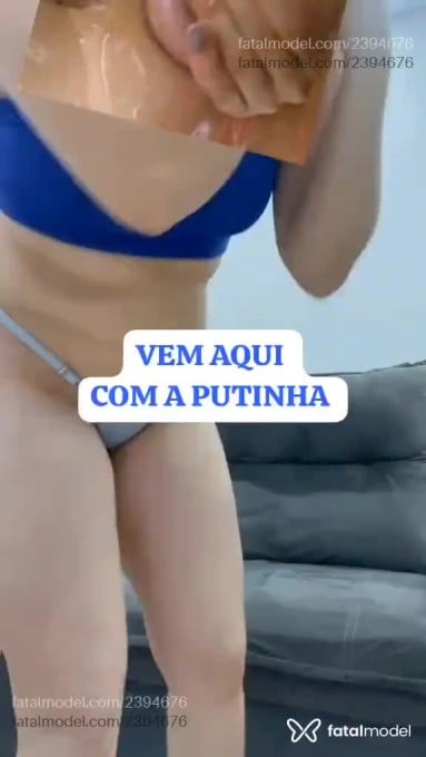 Acompanhante mulher com cabelo colorido de olhos pretos em Virtual - Sofia