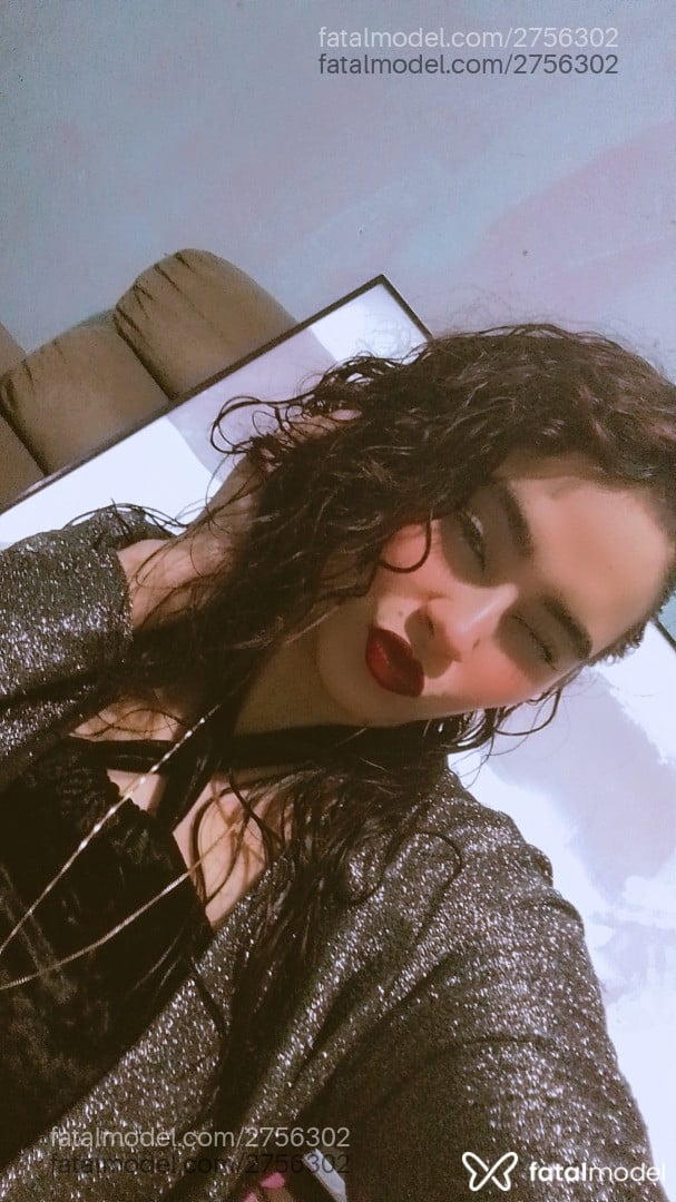 Acompanhante mulher com cabelo castanho de olhos castanhos em Virtual - BibiPerigosa