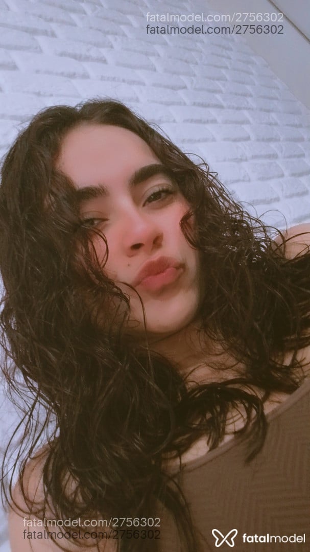 Acompanhante mulher com cabelo castanho de olhos castanhos em Virtual - BibiPerigosa