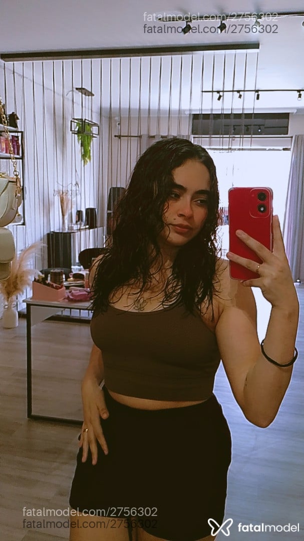 Acompanhante mulher com cabelo castanho de olhos castanhos em Virtual - BibiPerigosa
