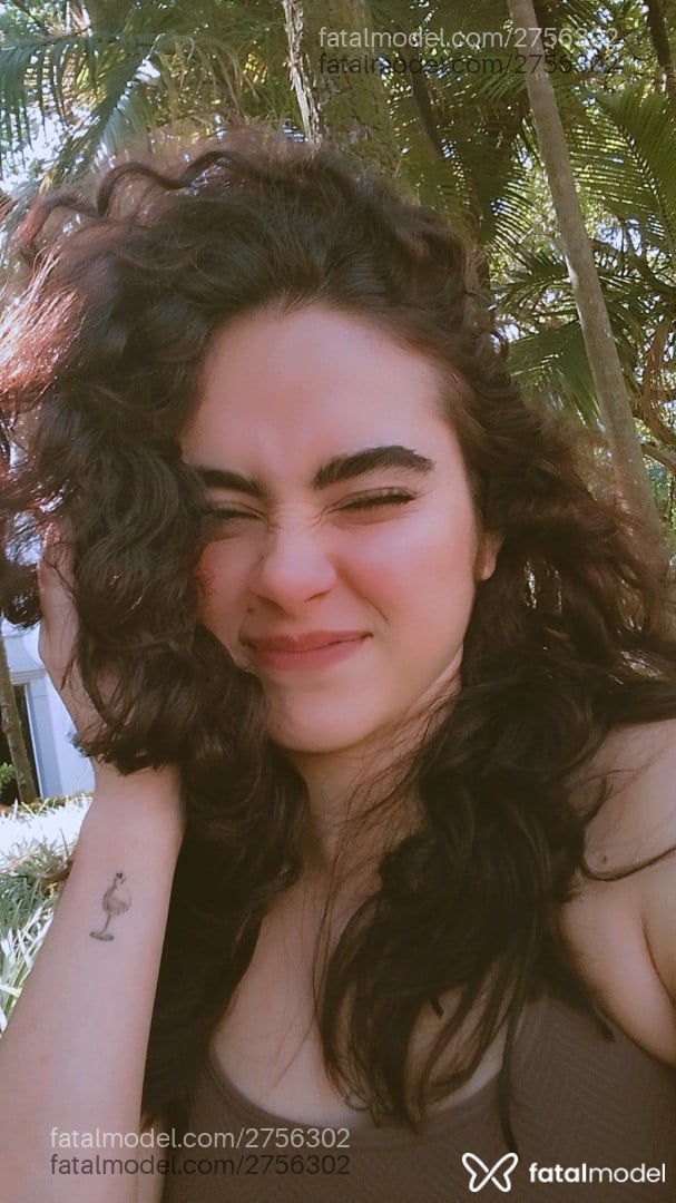 Acompanhante mulher com cabelo castanho de olhos castanhos em Virtual - BibiPerigosa