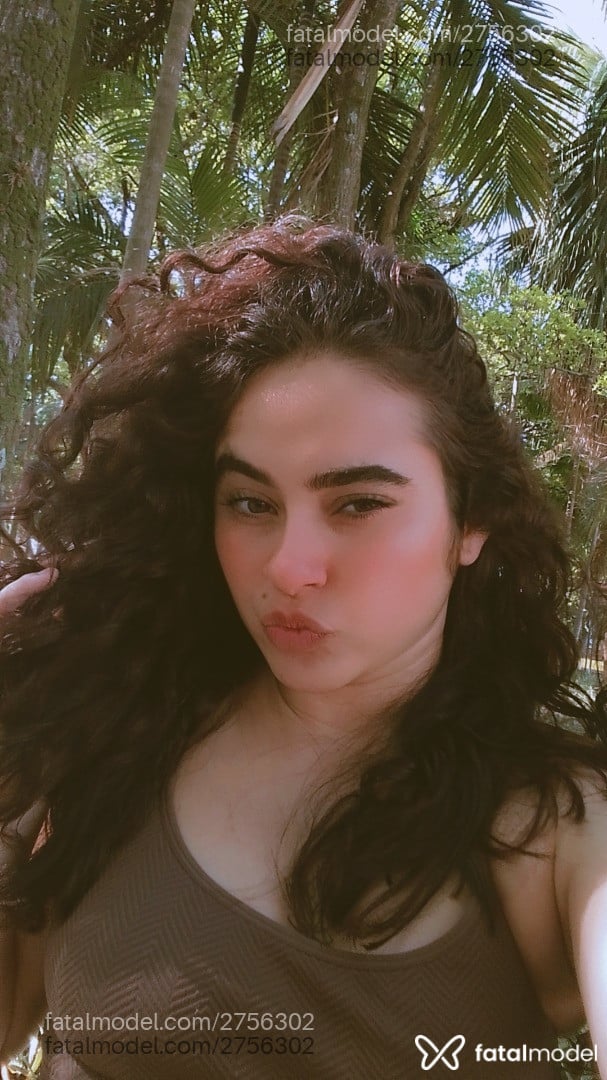 Acompanhante mulher com cabelo castanho de olhos castanhos em Virtual - BibiPerigosa