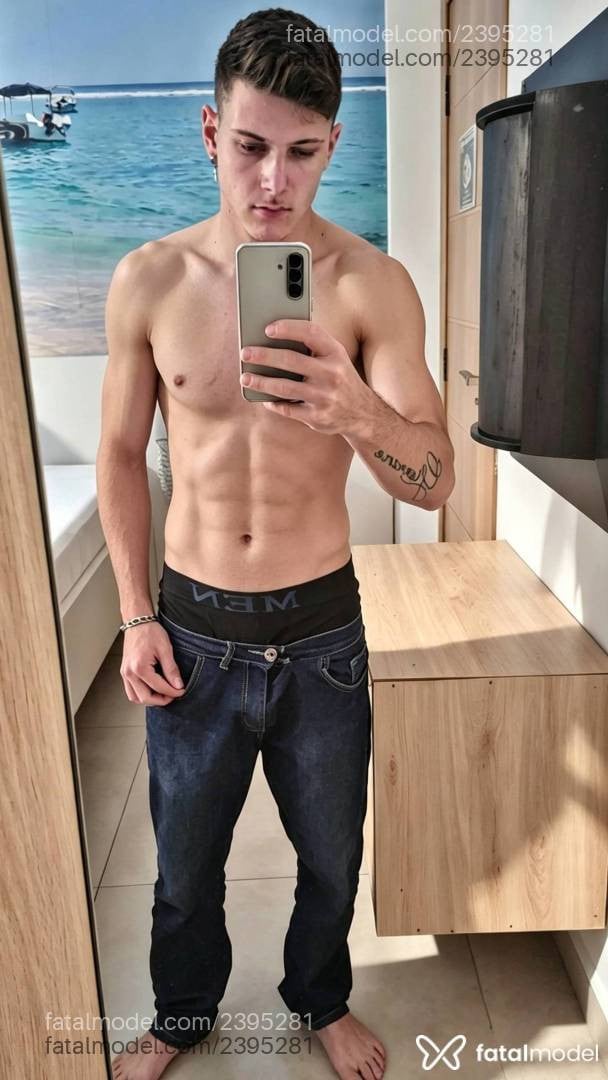 Acompanhante homem loira (o) de olhos verdes - Thiago