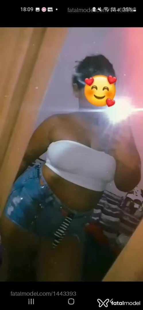 Acompanhante mulher com cabelo colorido de olhos castanhos em Rio Branco - MORENA DE LUXO