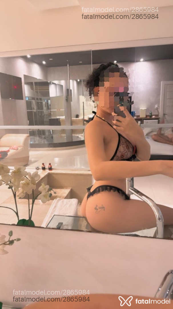 Acompanhante mulher com cabelo castanho de olhos castanhos - Heloisa Acompanhante mulher com cabelo castanho de olhos castanhos - Heloisa