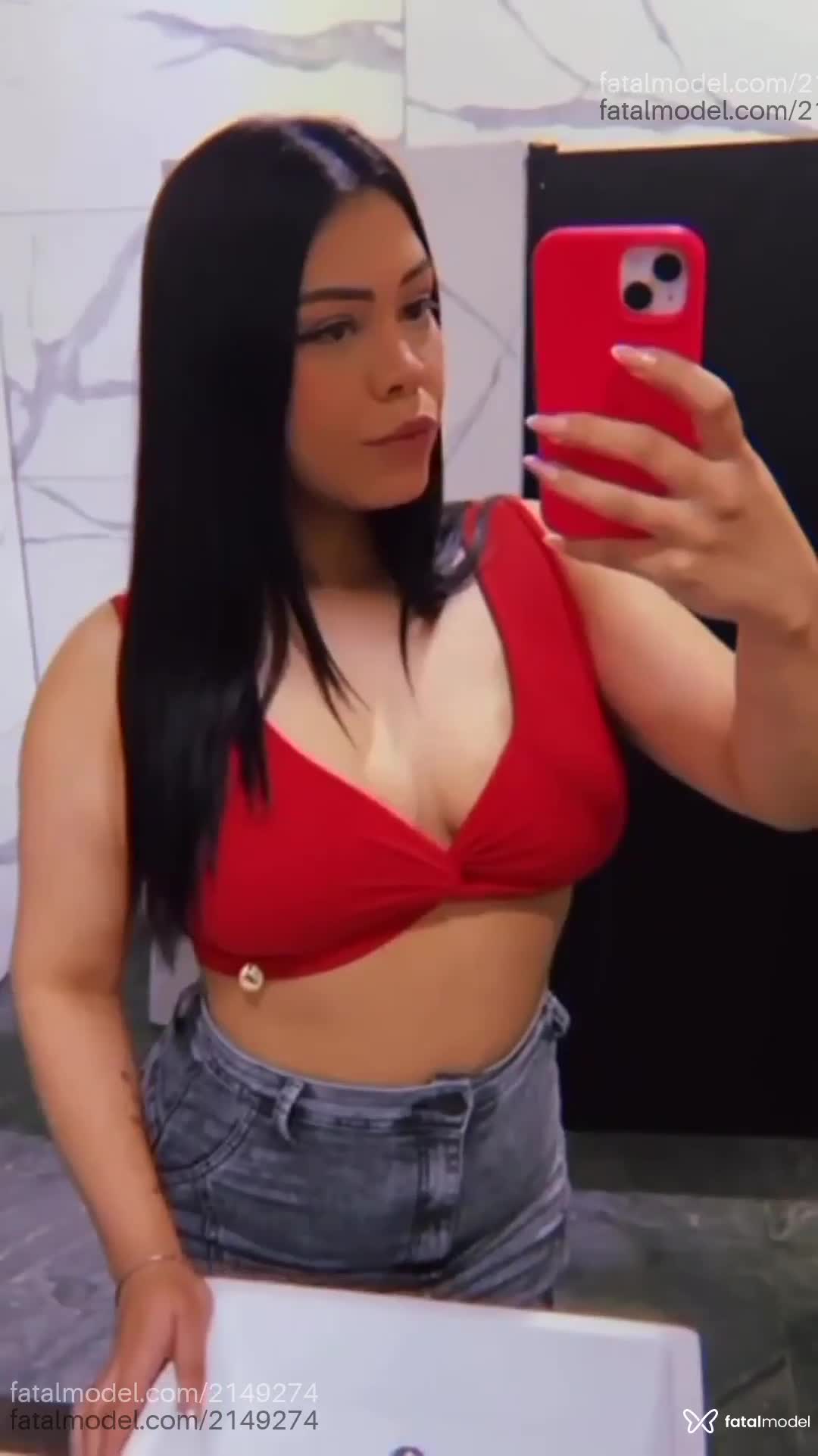 Acompanhante mulher com cabelo castanho de olhos castanhos em Tramandaí Acompanhante mulher com cabelo castanho de olhos castanhos em Tramandaí - Thainá