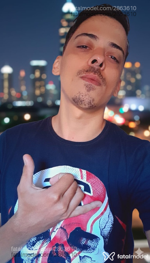 Acompanhante homem morena (o) de olhos castanhos em Uberlândia - Huggo