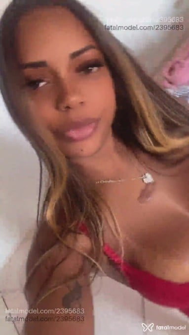 Acompanhante mulher loira (o) de olhos pretos em Uberlândia - Lara Carvalho