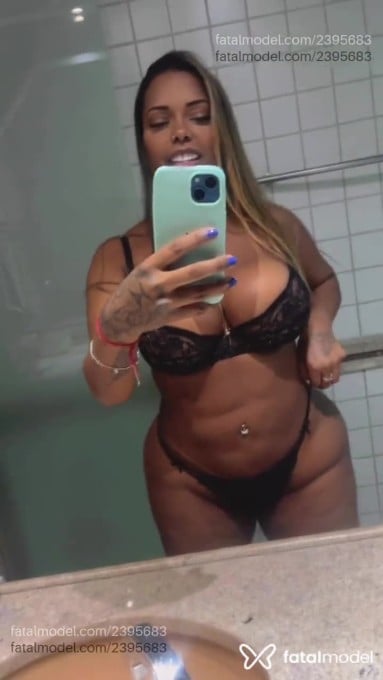 Acompanhante mulher loira (o) de olhos pretos em Uberlândia - Lara Carvalho