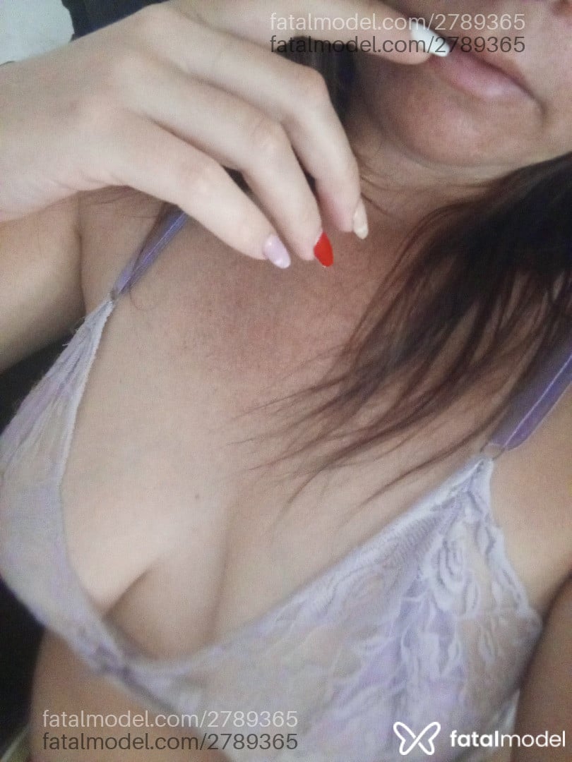 Acompanhante mulher com cabelo castanho de olhos mel - Delicinhadelicia Acompanhante mulher com cabelo castanho de olhos mel - Delicinhadelicia