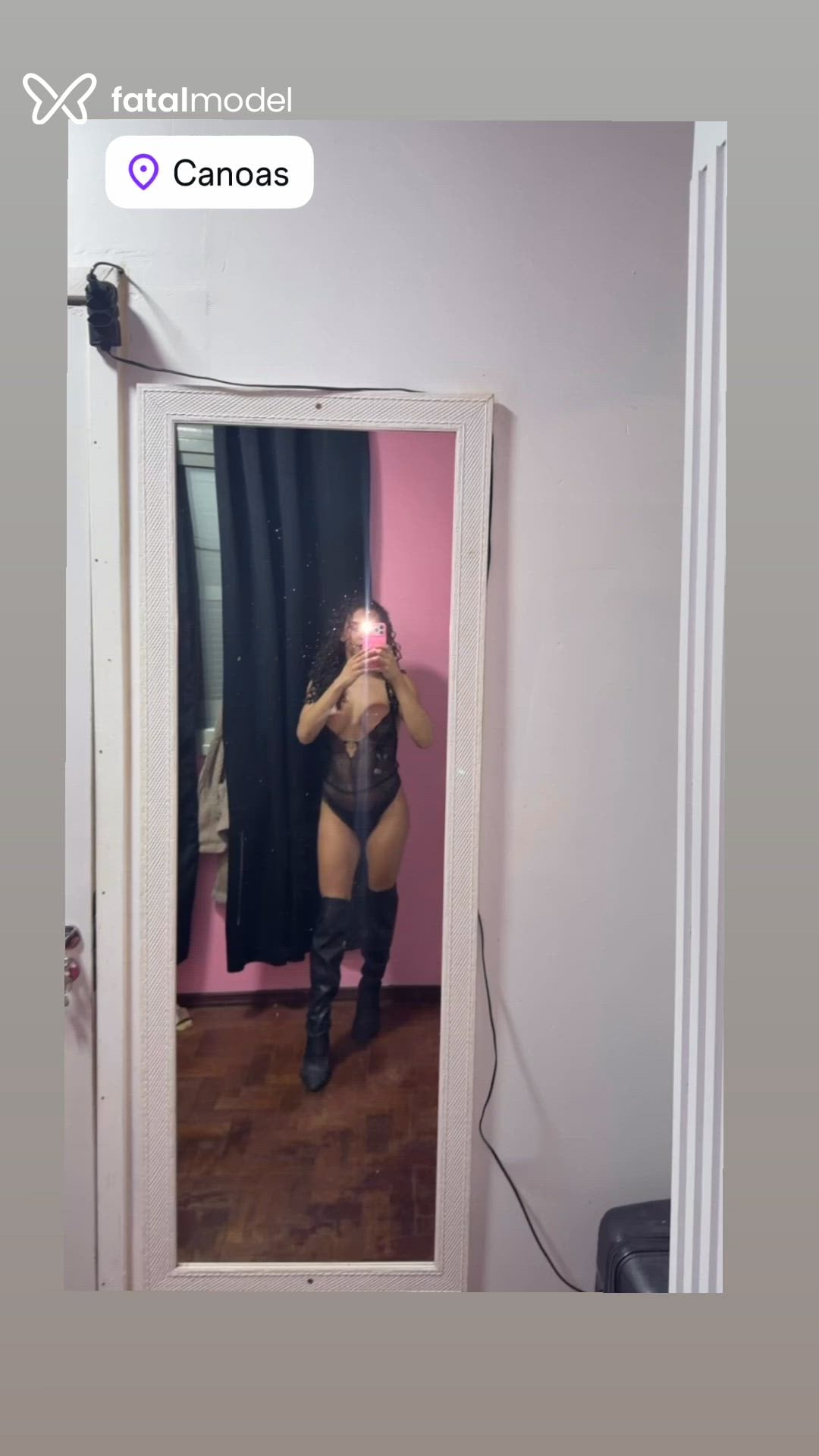 Acompanhante mulher trans com cabelo castanho de olhos castanhos - Helena Marrie
