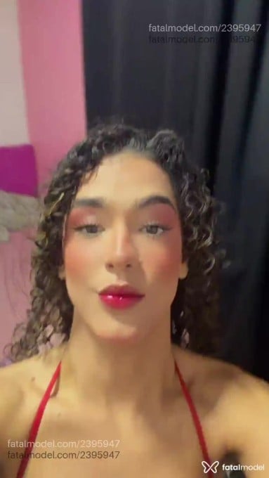 Acompanhante mulher trans com cabelo castanho de olhos castanhos em Canoas - Helena Marrie