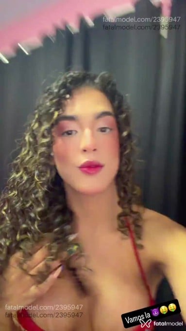 Acompanhante mulher trans com cabelo castanho de olhos castanhos em Canoas - Helena Marrie
