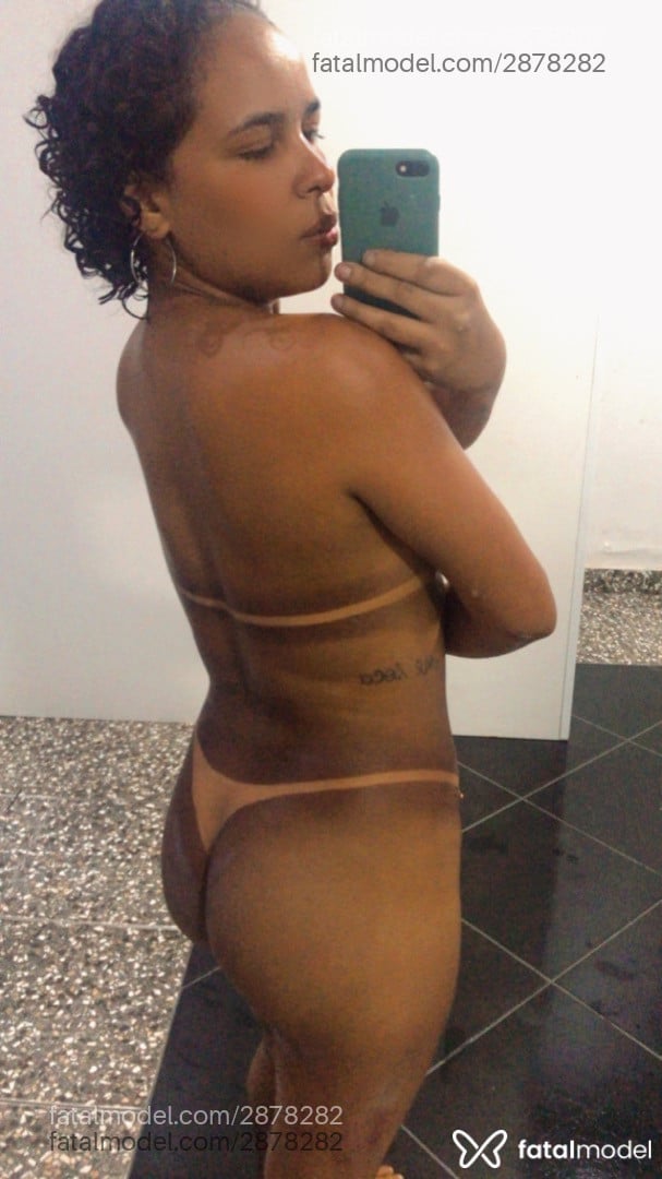 Acompanhante mulher com cabelo castanho de olhos castanhos em Rio de Janeiro Acompanhante mulher com cabelo castanho de olhos castanhos em Rio de Janeiro - Morena