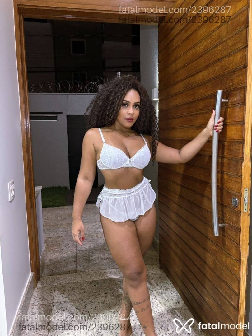 Acompanhante mulher morena (o) de olhos pretos - Fany Coutinho