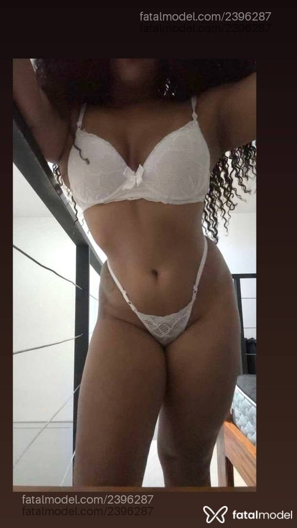 Acompanhante mulher morena (o) de olhos pretos - Fany Coutinho
