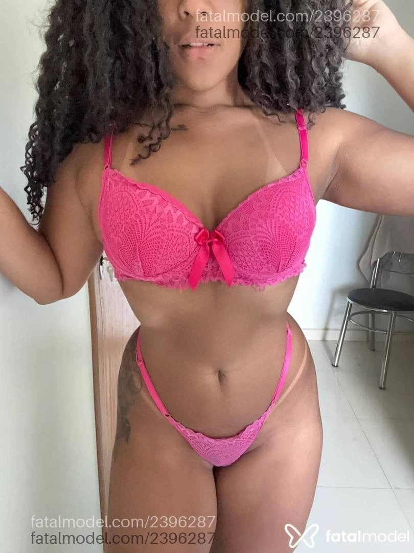 Acompanhante mulher morena (o) de olhos pretos - Fany Coutinho