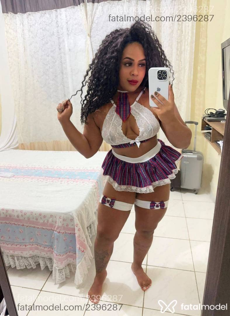 Acompanhante mulher morena (o) de olhos pretos - Fany Coutinho