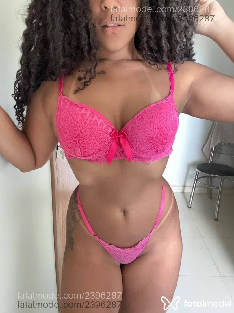 Acompanhante mulher morena (o) de olhos pretos - Fany Coutinho
