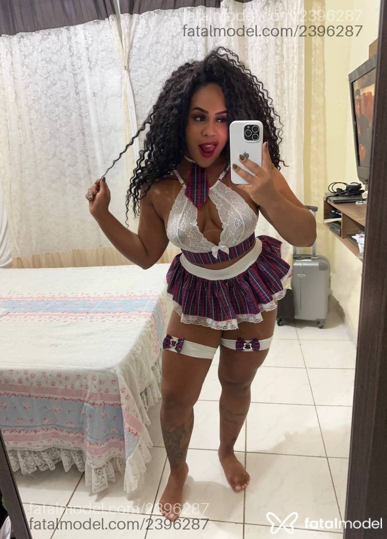 Acompanhante mulher morena (o) de olhos pretos - Fany Coutinho