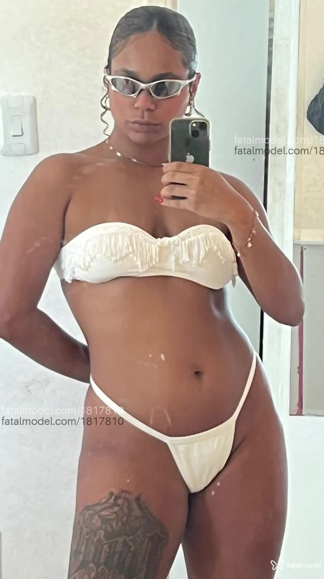 Acompanhante mulher com cabelo castanho de olhos mel - Manu Acompanhante mulher com cabelo castanho de olhos mel - Manu
