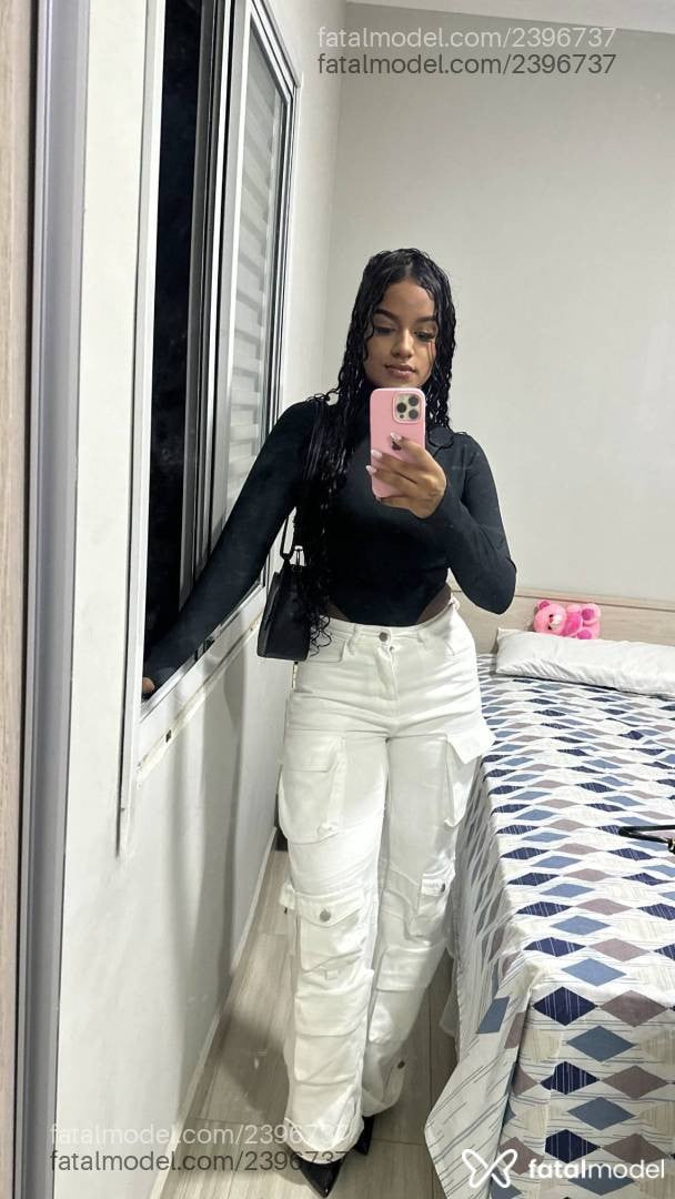 Acompanhante mulher morena (o) de olhos pretos em Sertãozinho - Sofia