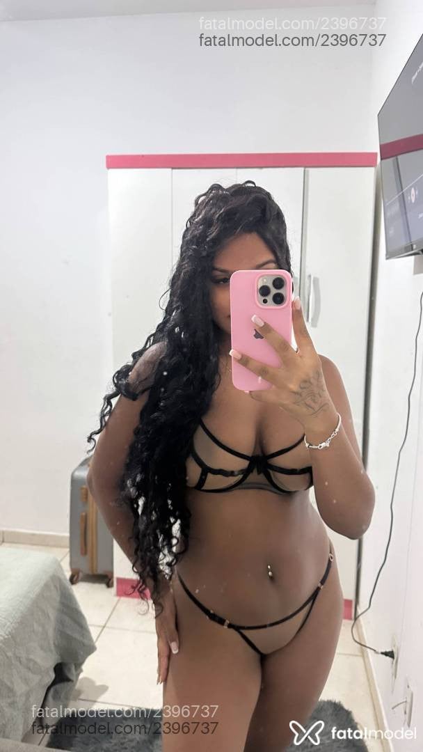 Acompanhante mulher morena (o) de olhos pretos - Sofia