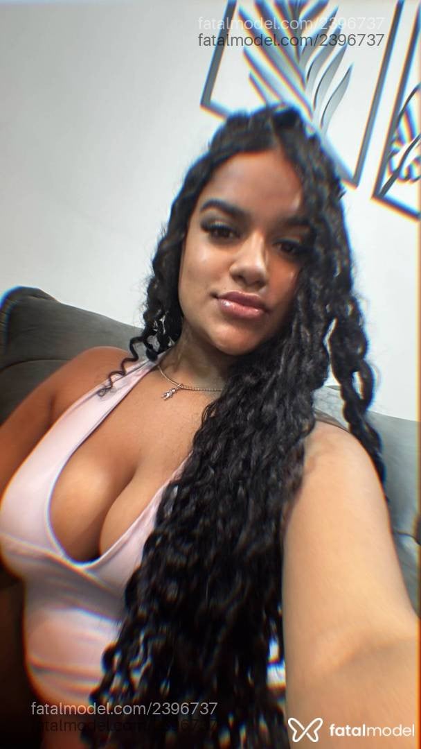 Acompanhante mulher morena (o) de olhos pretos - Sofia