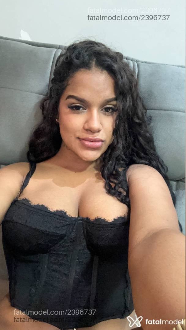 Acompanhante mulher morena (o) de olhos pretos - Sofia