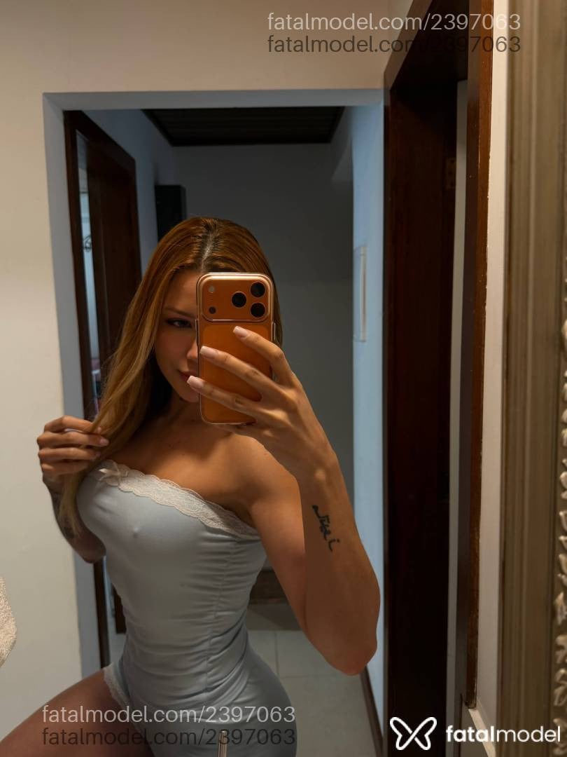 Acompanhante mulher loira (o) de olhos mel - Ysa