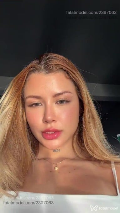 Acompanhante mulher loira (o) de olhos mel em Balneário Camboriú - Ysa
