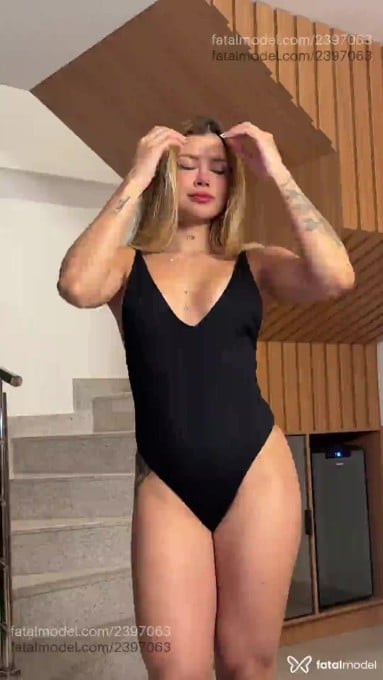 Acompanhante mulher loira (o) de olhos mel em Balneário Camboriú - Ysa