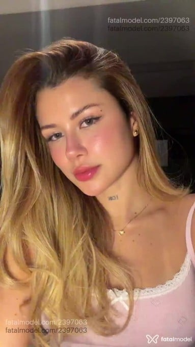 Acompanhante mulher loira (o) de olhos mel em Balneário Camboriú - Ysa
