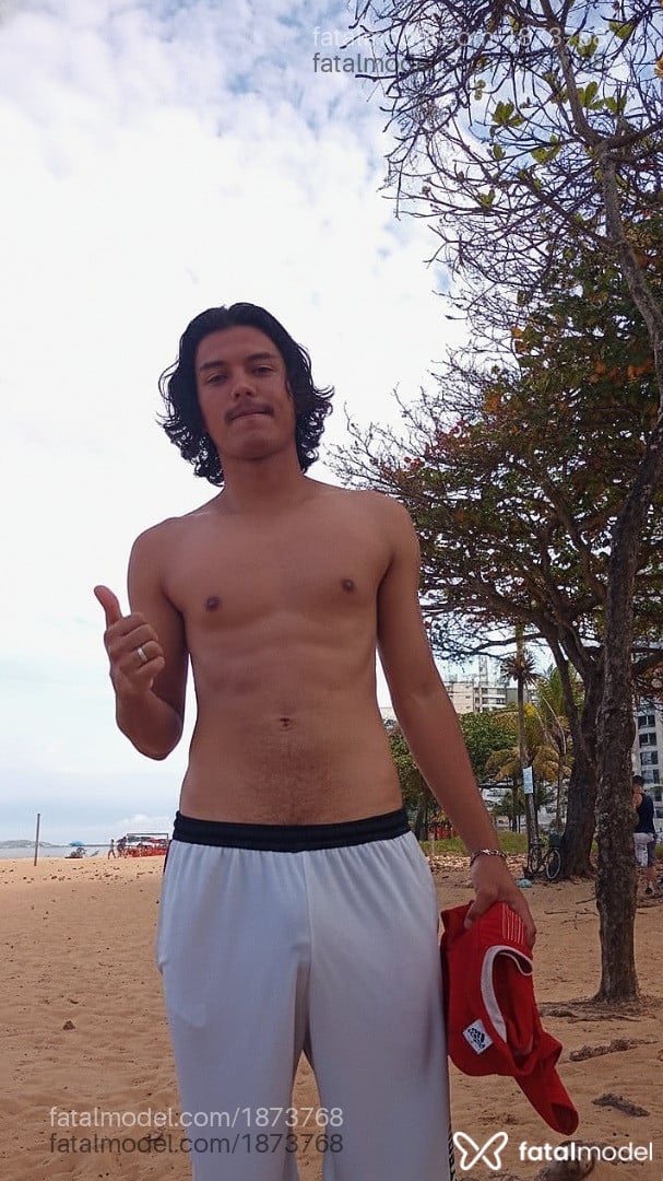 Acompanhante homem com cabelo castanho de olhos pretos em Vila Velha - Mike