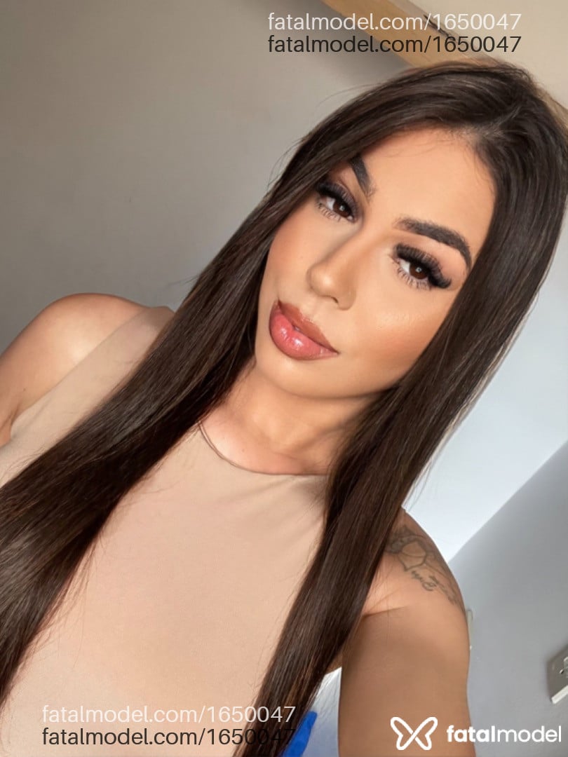 Acompanhante mulher com cabelo castanho de olhos castanhos em Curitiba Acompanhante mulher com cabelo castanho de olhos castanhos em Curitiba - Bruna Alencar