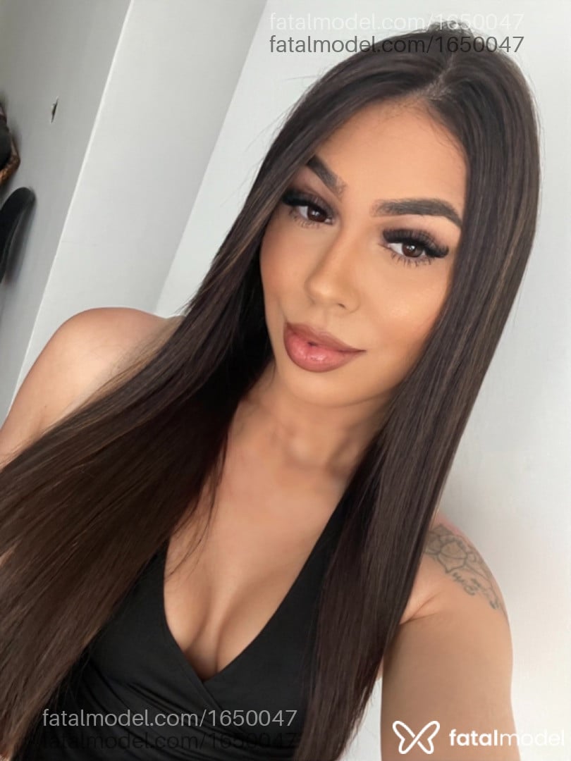 Acompanhante mulher com cabelo castanho de olhos castanhos em Curitiba Acompanhante mulher com cabelo castanho de olhos castanhos em Curitiba - Bruna Alencar