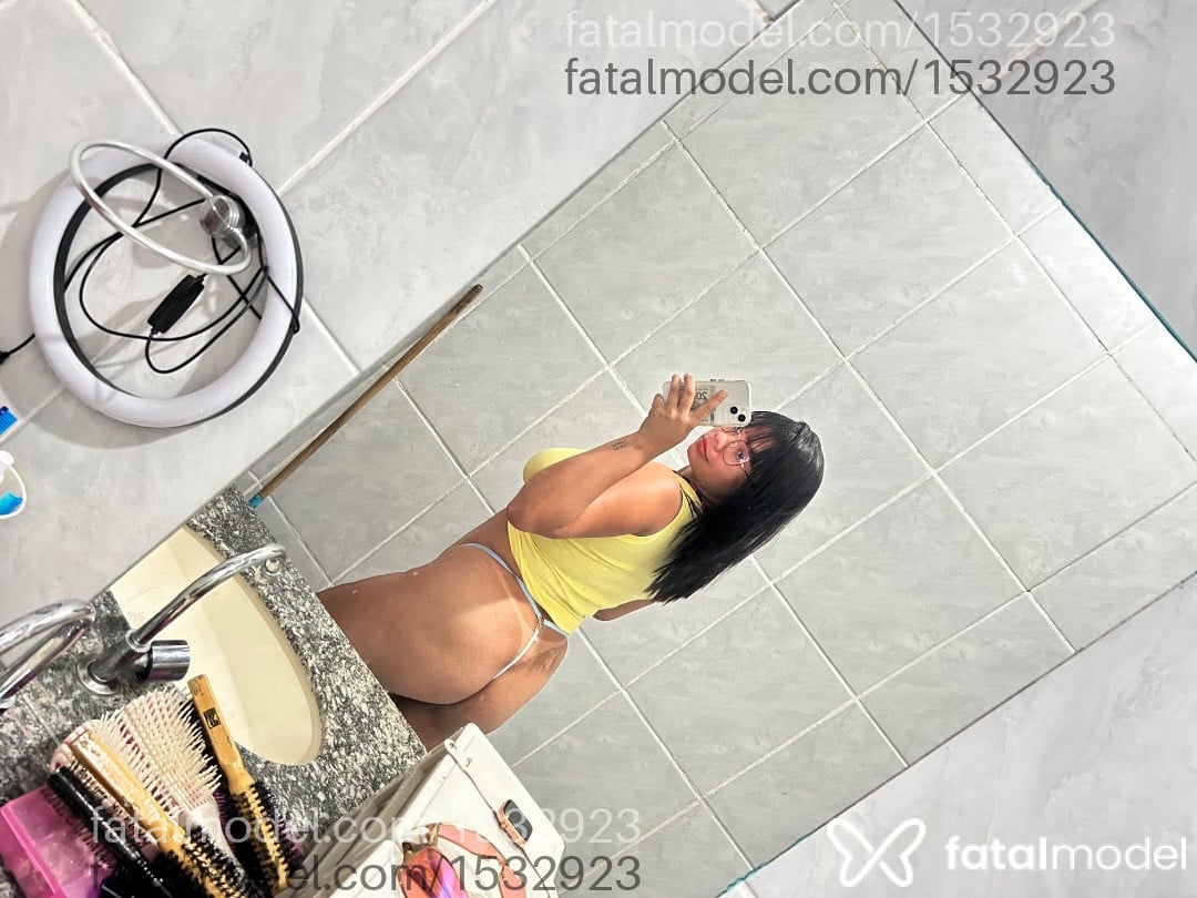 Acompanhante mulher morena (o) de olhos castanhos em Caraguatatuba - Moren