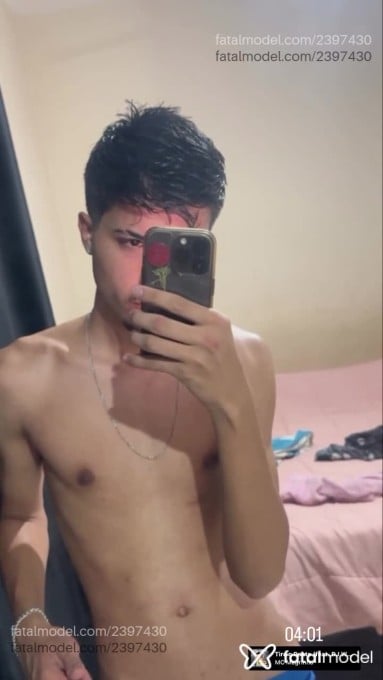 Acompanhante homem com cabelo castanho de olhos castanhos - Rique Acompanhante homem com cabelo castanho de olhos castanhos - Rique