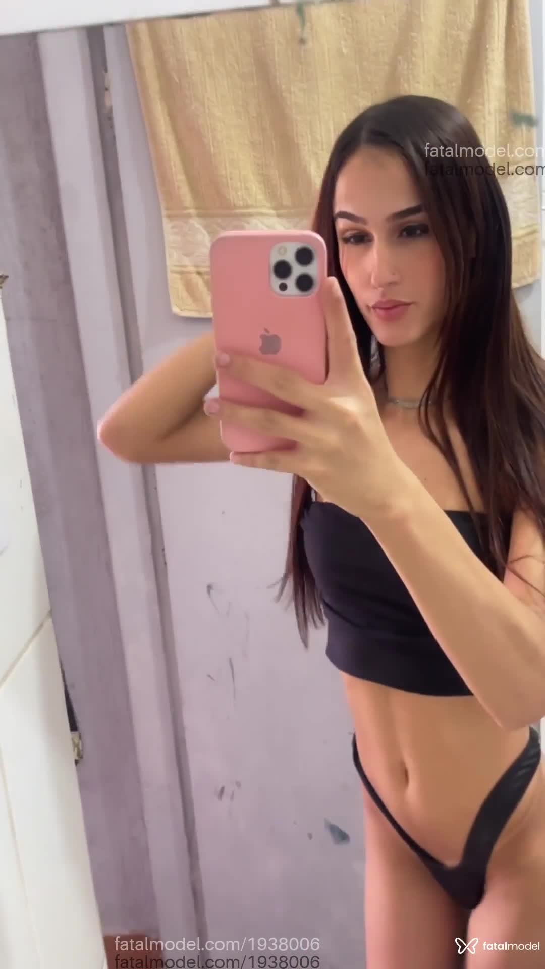 Acompanhante mulher trans com cabelo castanho de olhos castanhos em Campinas - Agatha Isabelly