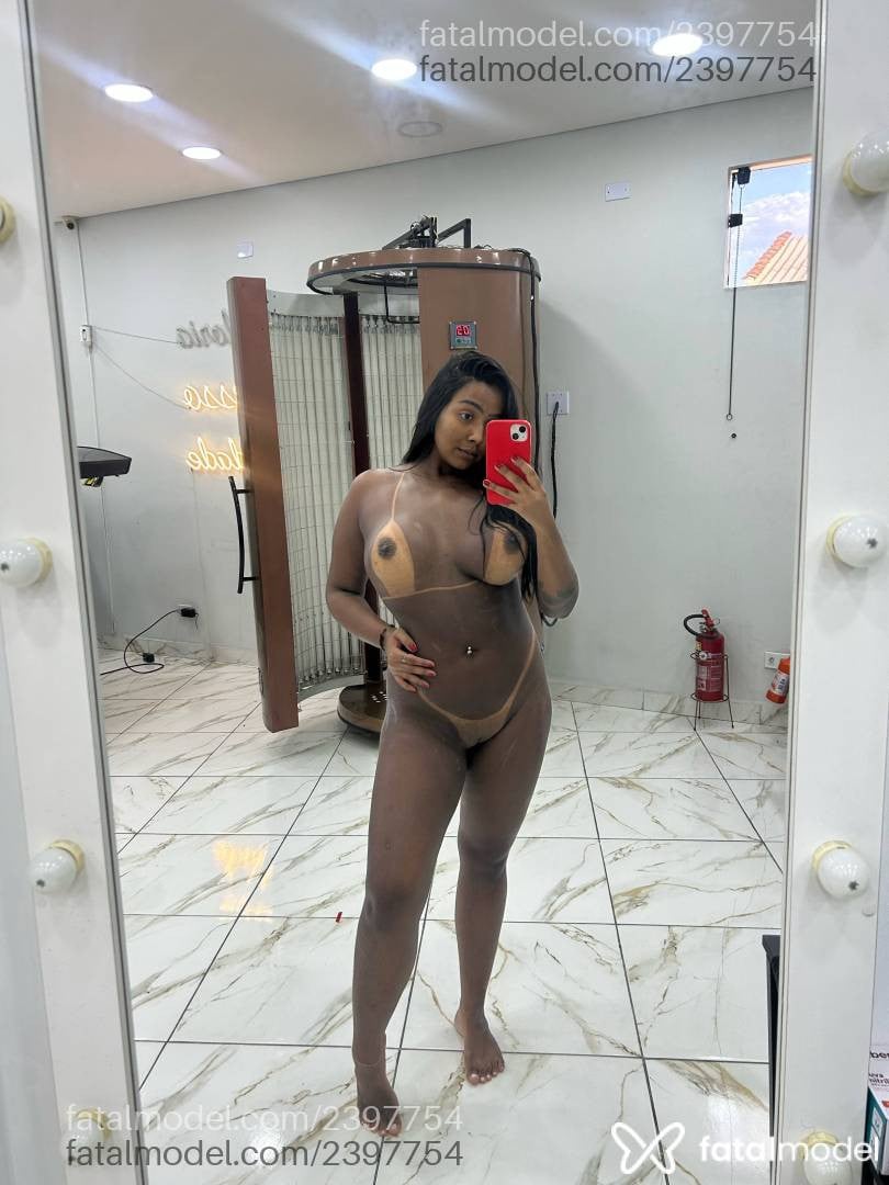 Acompanhante mulher morena (o) de olhos pretos - Naty